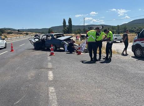 Kütahya’da 2 otomobil çarpıştı! Ölü ve yaralılar var