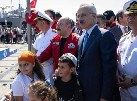 Bakan Uraoğlu, TEKNOFEST Mavi Vatan’ı ziyaret etti