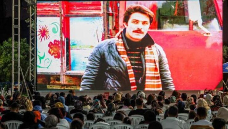 Esenler’de vatandaşlar yazlık sinemada buluşuyor!