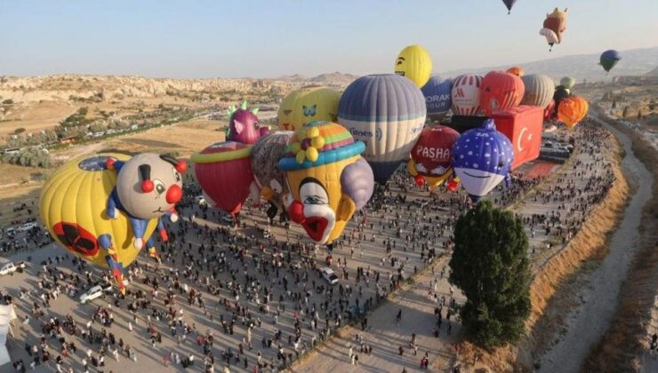 Kapadokya semaları figürlü balonlarla renklendi