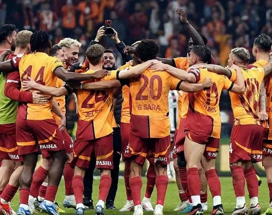 Galatasaray’ın eski yıldızı 33 yaşında futbolu bıraktı