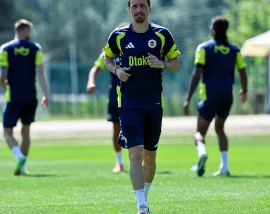 Fenerbahçeli eski yıldızdan Mert Hakan’a sert sözler: “O komutansa ben Atatürk’üm”