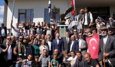 Beşiktaş köyüne kartal heykeli