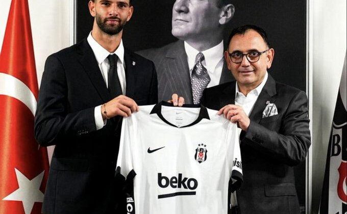 Beşiktaş yeni transferini duyurdu! 4 yıllık imza attı