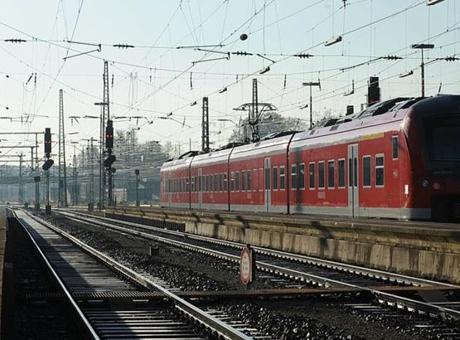 Almanya’da tren istasyonunda patlama! Yaralılar var