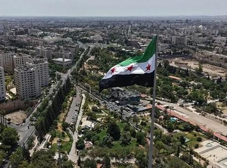 Suriye ordusu, terör örgütü YPG’nin ağır silahlarını teslim almaya başladı