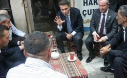 Bakan Bayraktar Hakkari’de çay ocağında vatandaşlarla sohbet etti: Doğunun yükselen yıldızı olacak
