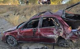 Karşı şeritteki iki otomobile çarptı! Ölü ve yaralılar var