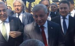 Son dakika… Ahmet Davutoğlu adliyede! ‘Cumhurbaşkanına hakaret’ suçlamasıyla ifade verdi