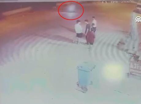 İki motosiklet kafa kafaya çarpıştı! Kaza anı kamerada