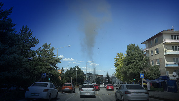 Erzurum’da rüzgarın etkisiyle hortum oluştu: O anlar kamerada