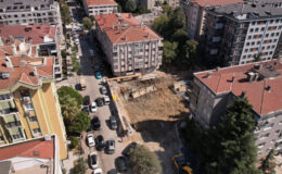 Bahçelievler’de 5 katlı binanın istinat duvarı çöktü, merdivenleri hasar gördü