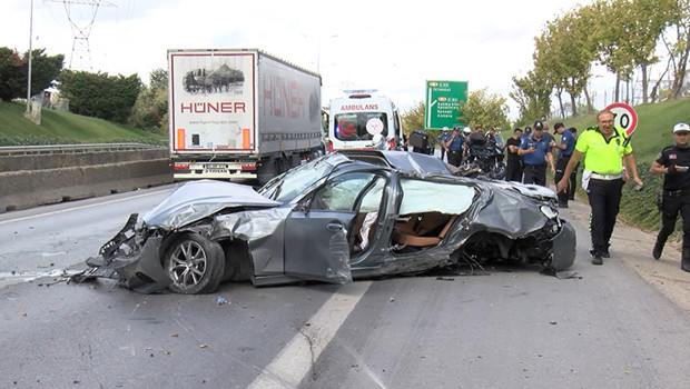 İstanbul’da feci kaza: Takla atan aracın sunroofundan yola fırlayan sürücü ağır yaralandı