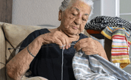 Kazada kaybettiği oğluna benzeyen çocuğun peşine düştü! Bir sarılmayla başlayan hikaye 45 yıl sürdü