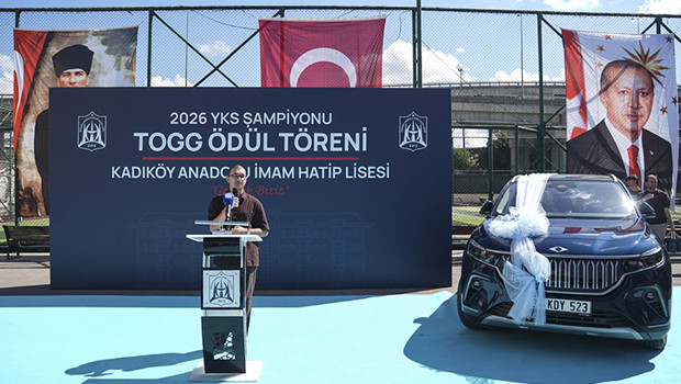 YKS derecesi Togg getirdi: Kadıköy Anadolu İmam Hatip Lisesi’nden mezununa dev ödül!