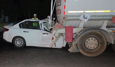 Antalya’da feci kaza! Otomobil tankere çarptı: 1 kişi hayatını kaybetti
