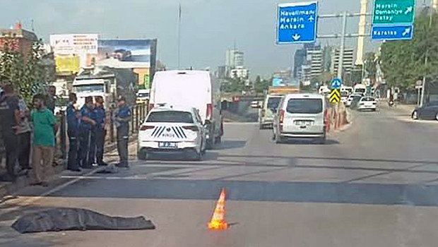 Üst geçitten yola düştü, minibüsün çarpmasıyla hayatını kaybetti