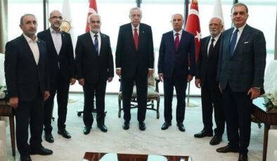 Cumhurbaşkanı Erdoğan, HÜDA PAR Genel Başkanı Yapıcıoğlu’nu kabul etti