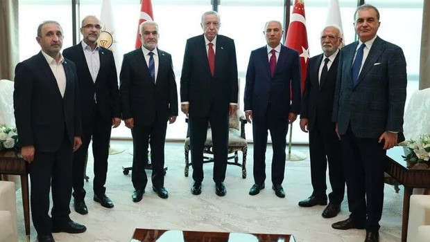 Cumhurbaşkanı Erdoğan, HÜDA PAR Genel Başkanı Yapıcıoğlu’nu kabul etti