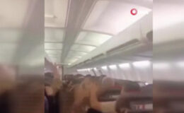 İran’da yolcu uçağında panik anları: Kabinin tavanı çöktü