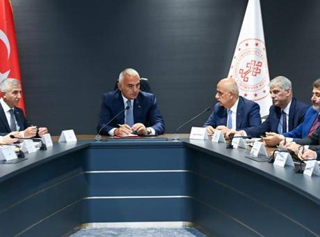 Bakan Ersoy Kahramanmaraş’ta talepleri dinledi