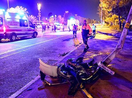 Maltepe’de feci kaza! İki otomobil çarpıştı; 2’si ağır 11 yaralı