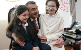 Bakan Tekin, Cumhurbaşkanı Erdoğan ile şarkı söyleyen öğrencileri kabul etti