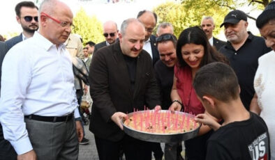 Mustafa Varank’tan Özgür Özel’e börekli cevap