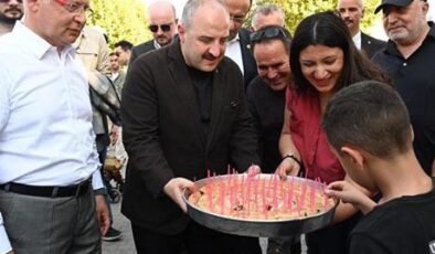 Mustafa Varank’tan Özgür Özel’e ‘börekli’ cevap