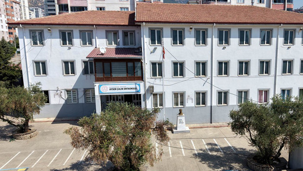 1 öğretmen 9 öğrenci hayatını kaybetmişti: Kahramanmaraş’taki okul binası için yeni karar