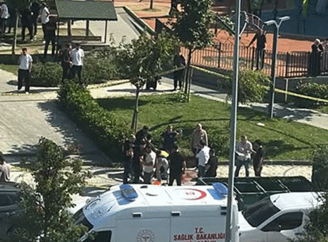 Başakşehir’de sokak ortasında dehşet! 2 kişi silahlı saldırıda yaralandı