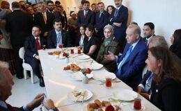 Cumhurbaşkanı Erdoğan New York’ta uğradığı kafede vatandaşlarla sohbet etti