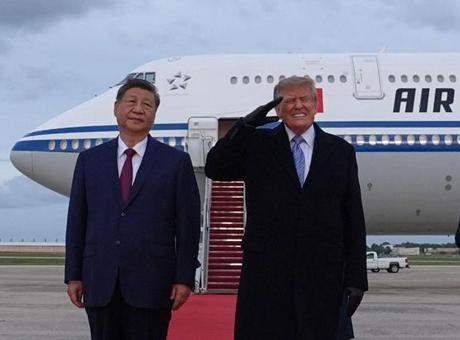 Terminatör zirvesi! Trump’ın Xi’yi karşıladığı törene damga vuran anlar