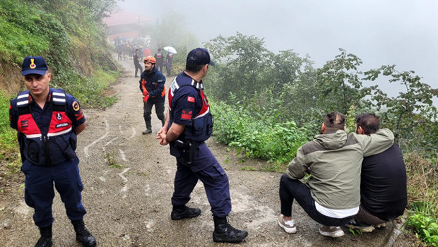 Trabzon’da heyelan: 1 kişi toprak altında! Arama kurtarma çalışmaları başladı