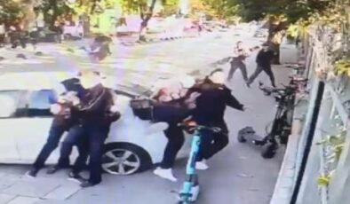 Üsküdar’da okul önünde feci kaza! Otomobil kaldırıma çıktı, 4 öğrenciye çarptı