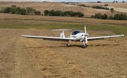 Tekirdağ semalarında panik! Motoru arızalandı, tarlaya indi