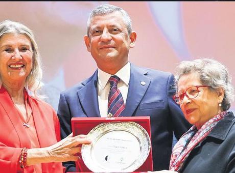 Özel’den fon krizi için iki çağrı
