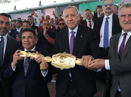 Cumhurbaşkanı Erdoğan, ‘Yağlı Güreş Cumhurbaşkanlığı Kupası’ ödül törenine katıldı