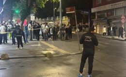 Esenler’de hareketli anlar! Bıçakla polislerin üzerine yürüyen şüpheli etkisiz hale getirildi