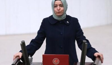 SON DAKİKA: Fatma Betül Sayan Kaya AK Parti’deki tüm görevlerinden istifa etti