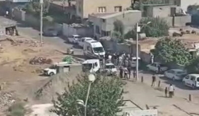 Mardin’de sokak ortasında silahlı saldırı: Husumetlilerinin vurduğu adamın durumu ağır