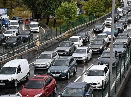 Haftanın ilk iş gününde İstanbul’da trafik felç! Yoğunluk yüzde 72’yi gördü
