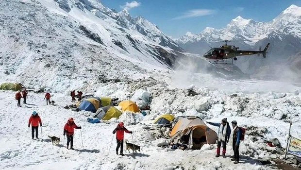 Nepal’de çığ felaketi: 12 kişi kayıp