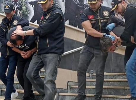 Namaz sırasında yüzüne tükürdü, ortalık karıştı! 4 el ateş açtı: Sen kafirsin