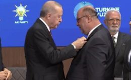 Son dakika…9 belediye başkanı AK Parti’ye katıldı! Rozetlerini Erdoğan taktı