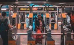 Metroda feci ölüm! Çantası kapıya sıkışan Yaw Boahene trenin altında kaldı