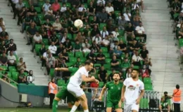 Sakaryaspor – Adana 01 FK maçında şoke eden anlar! Hakem kırmızı kart göstermeyi unuttu