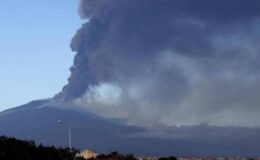 Etna patladı, havalimanı kilitlendi!