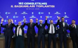 AK Parti’ye katılımlar devam ediyor: Cumhurbaşkanı Erdoğan rozetleri taktı