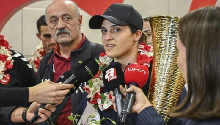 Avrupa’yı dize getirdiler! Şampiyon boksörler yurda döndü